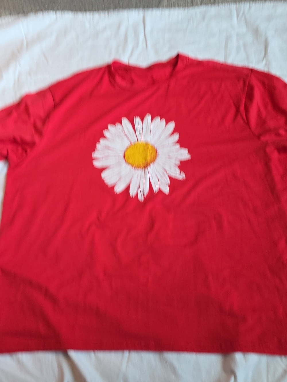 Red Daisy Graphic Women's T-Shirt